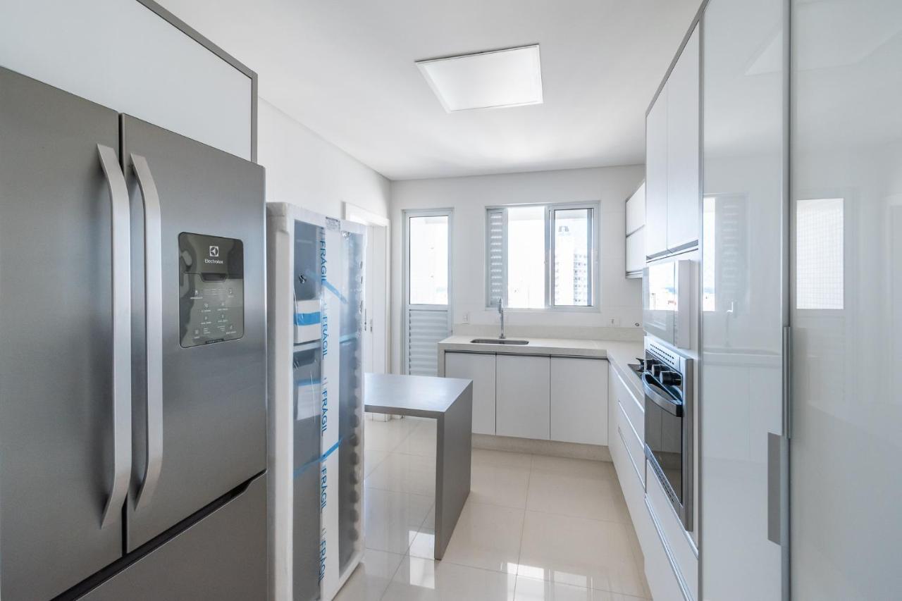 Apartamento Luxo E Conforto No Centro De Bc - 3 Suites, 3 Vagas Garagem, Area Gourmet Churrasqueira, Jacuzzi